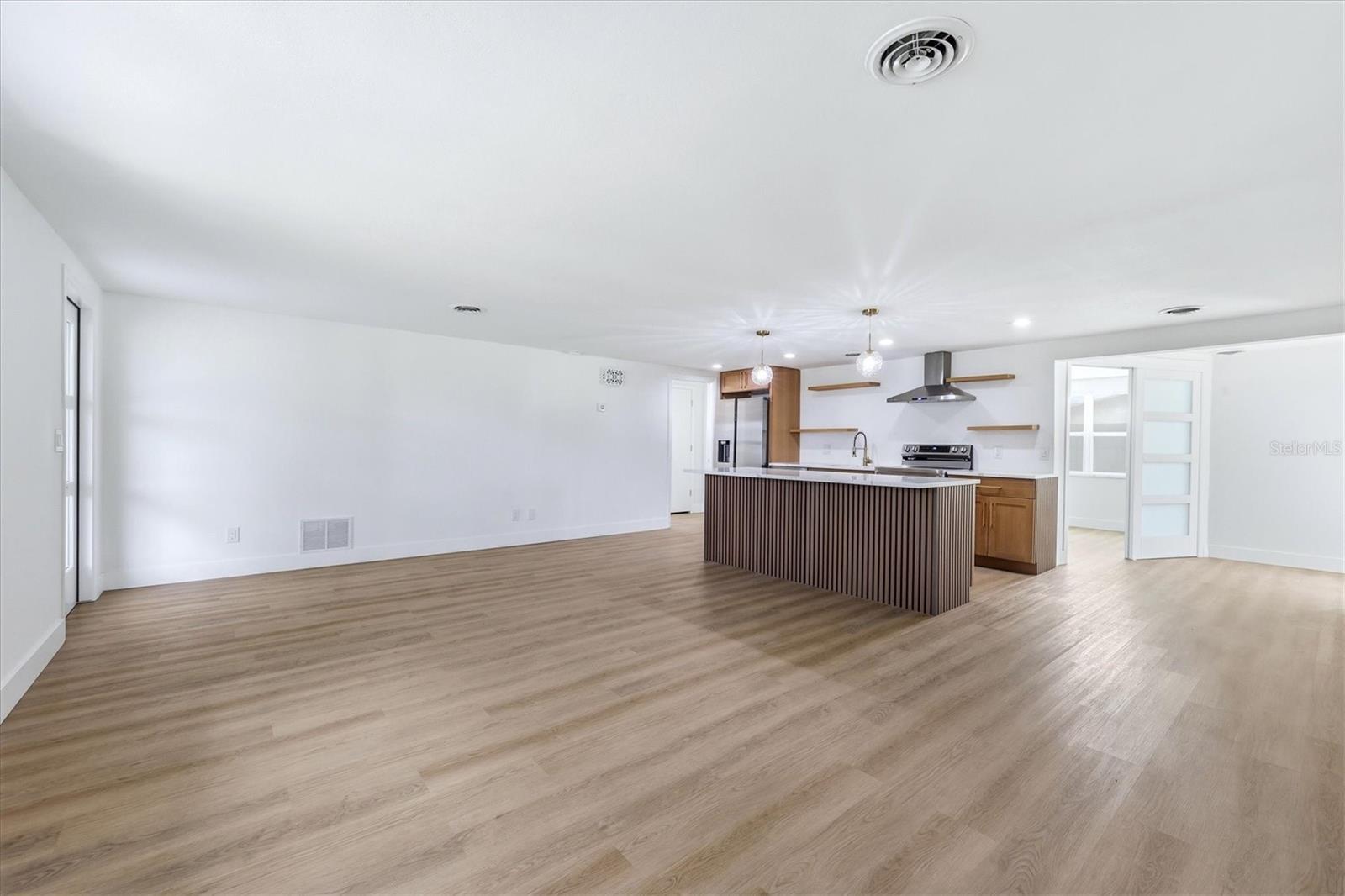 SOUTH VENICE - Residential