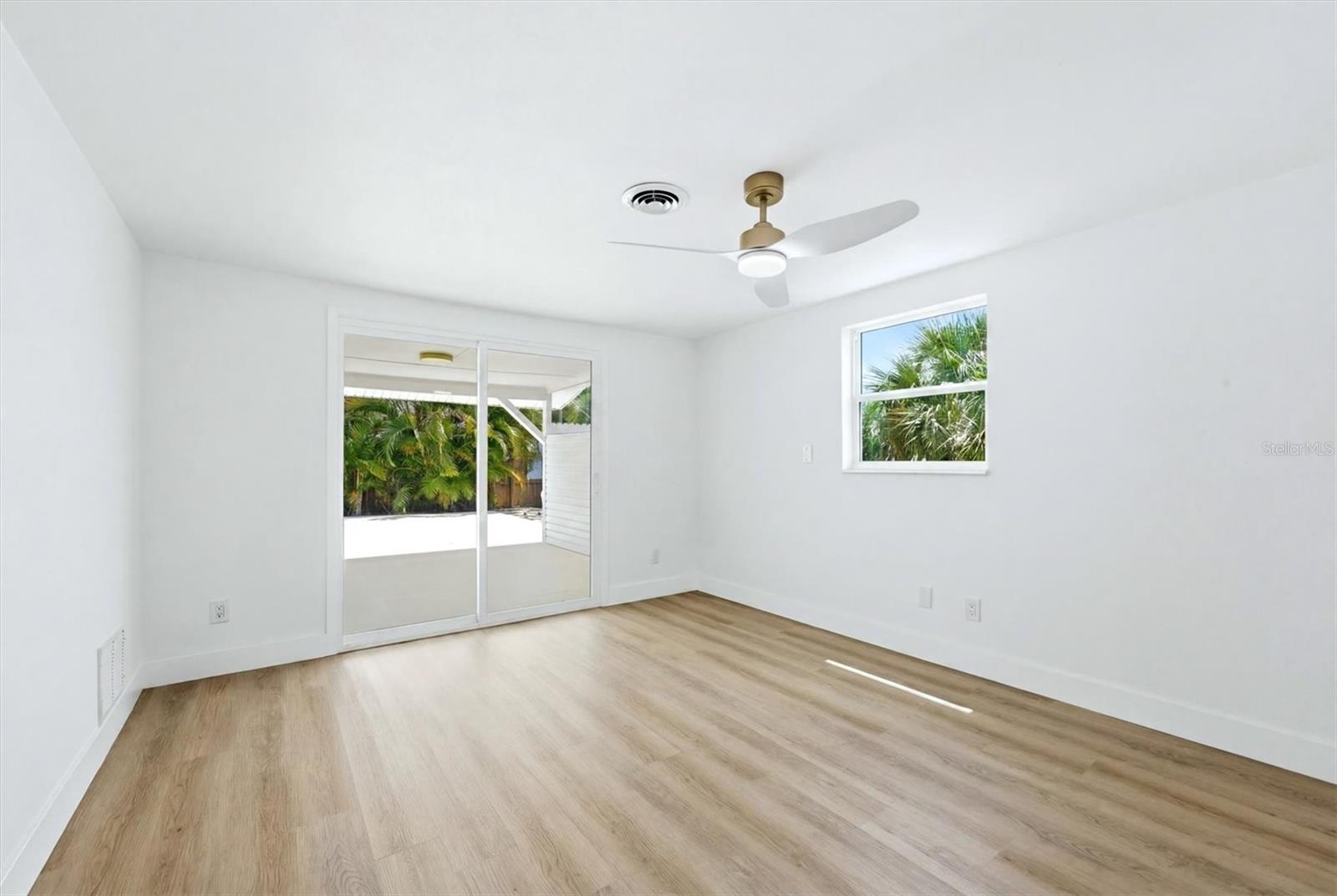 SOUTH VENICE - Residential