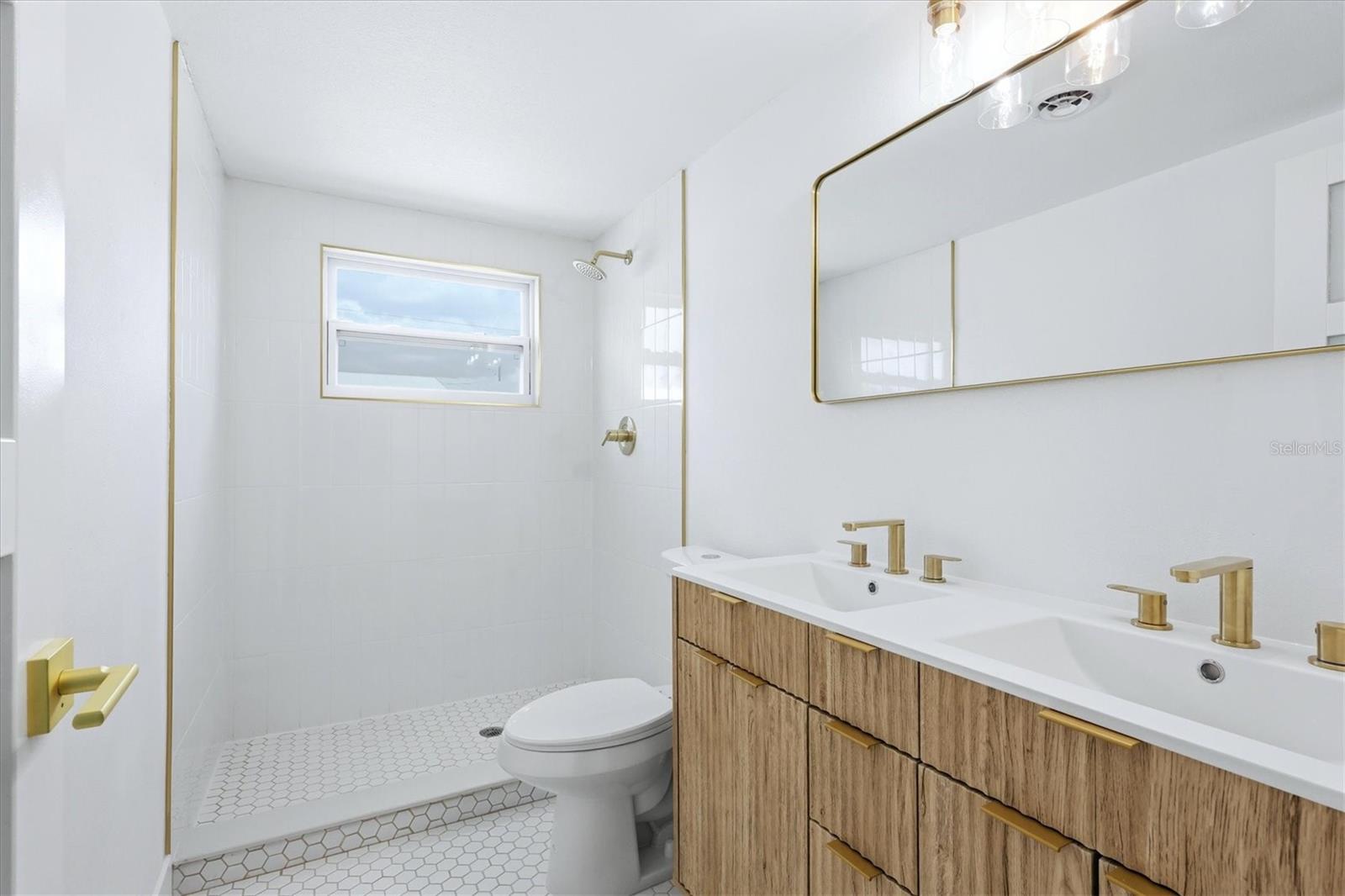 SOUTH VENICE - Residential