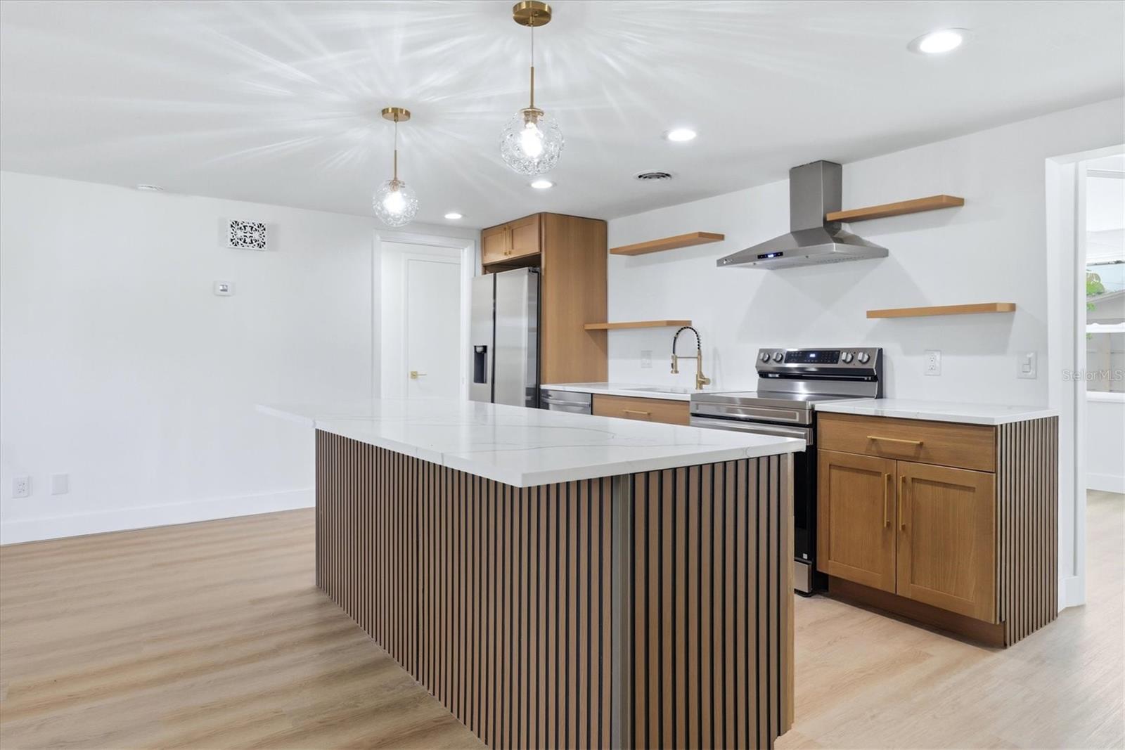 SOUTH VENICE - Residential