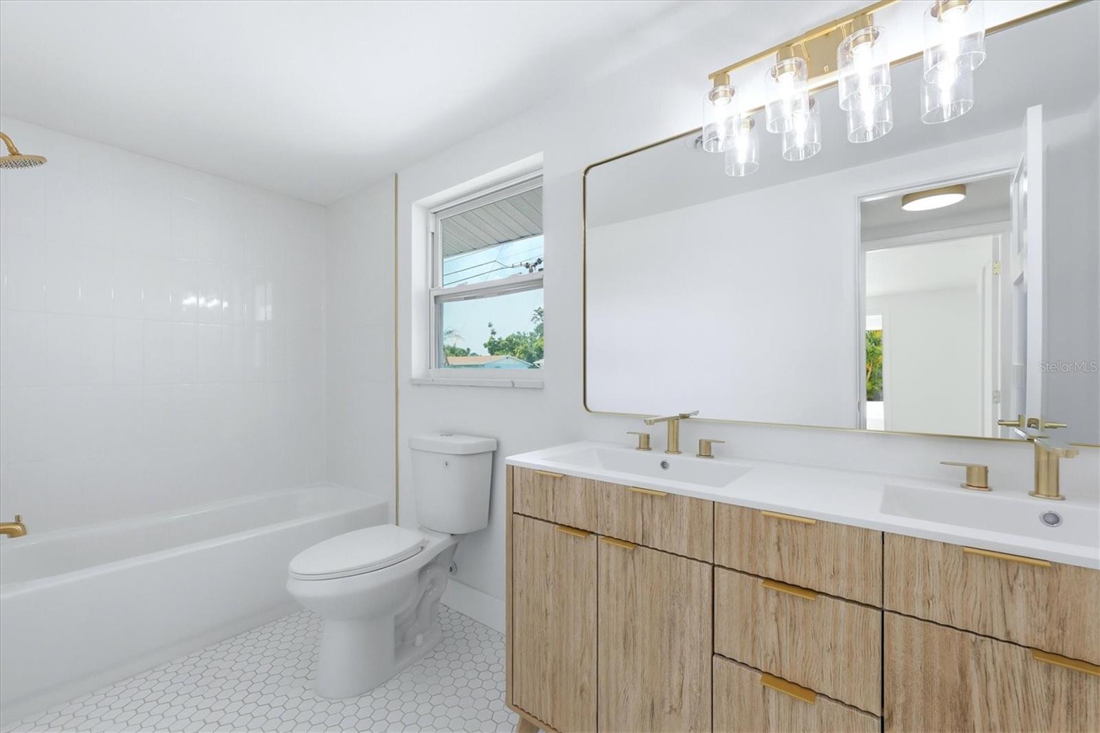 SOUTH VENICE - Residential