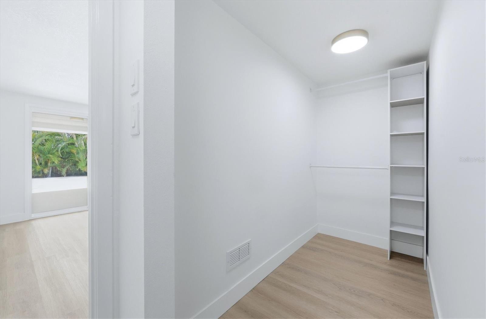 SOUTH VENICE - Residential