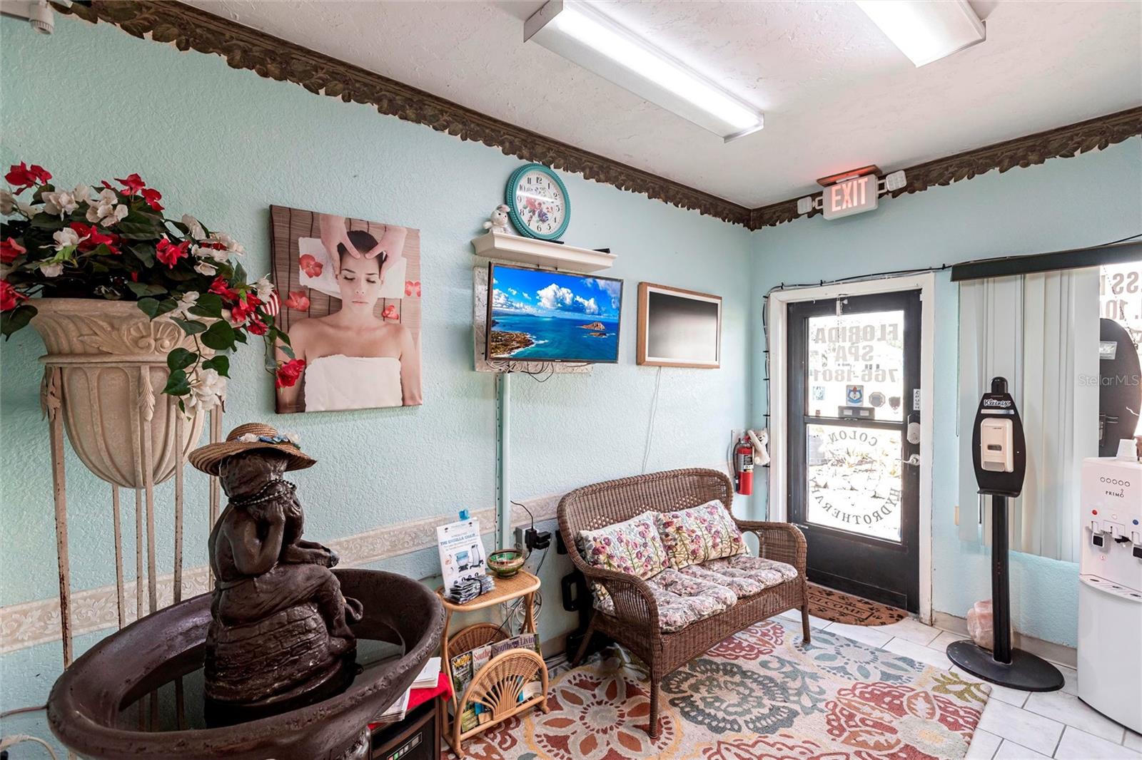 2081 TAMIAMI TRAIL