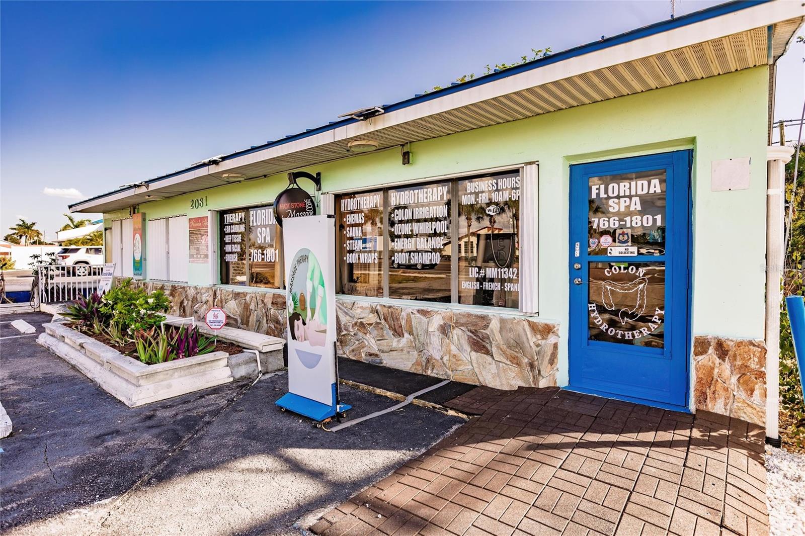 2081 TAMIAMI TRAIL