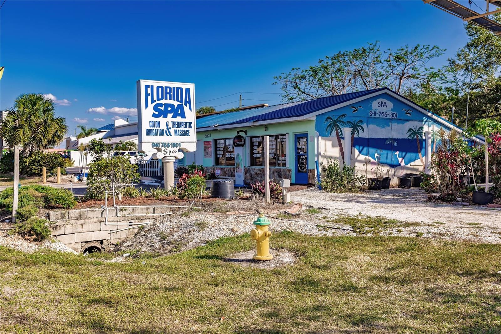 2081 TAMIAMI TRAIL