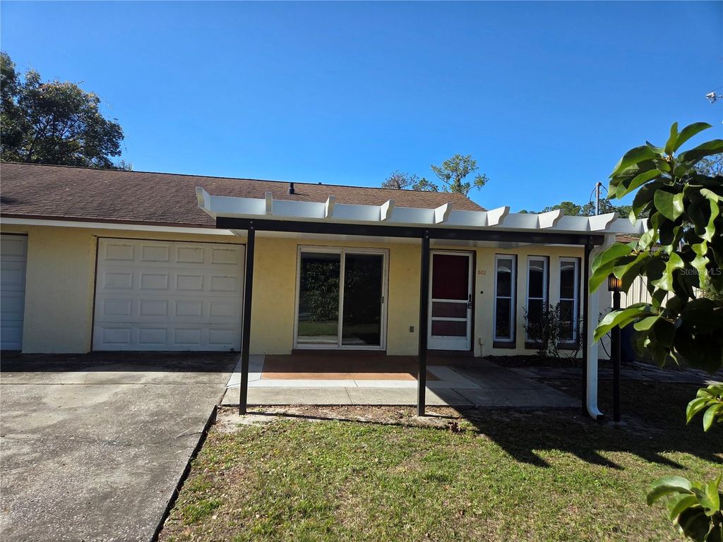 Photo of 802 Mclain Court, Tavares, FL 32778 (MLS # G5102050)