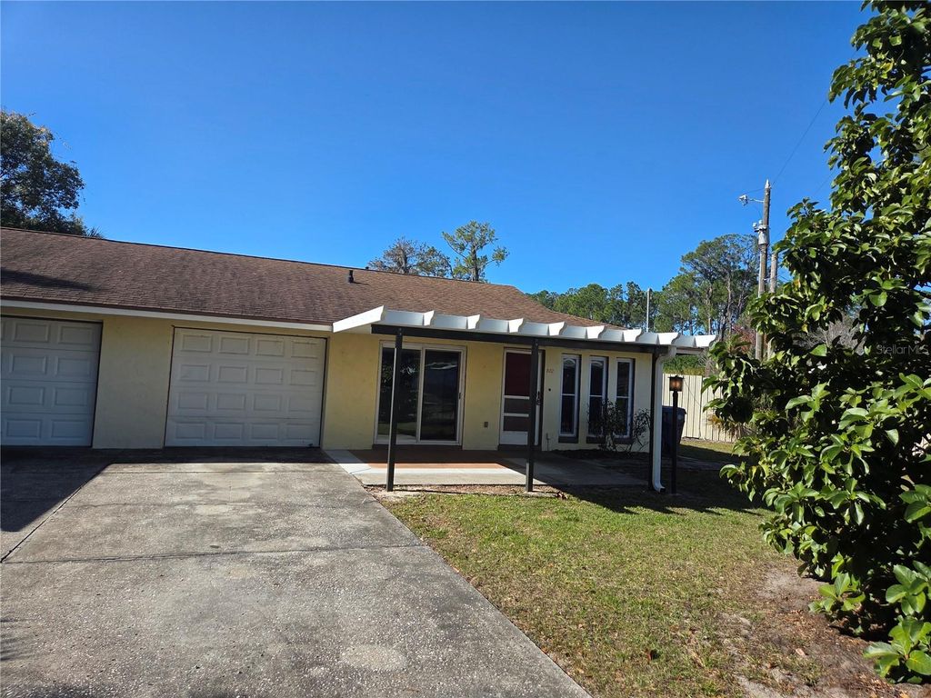 Photo of 802 Mclain Court, Tavares, FL 32778 (MLS # G5102050)