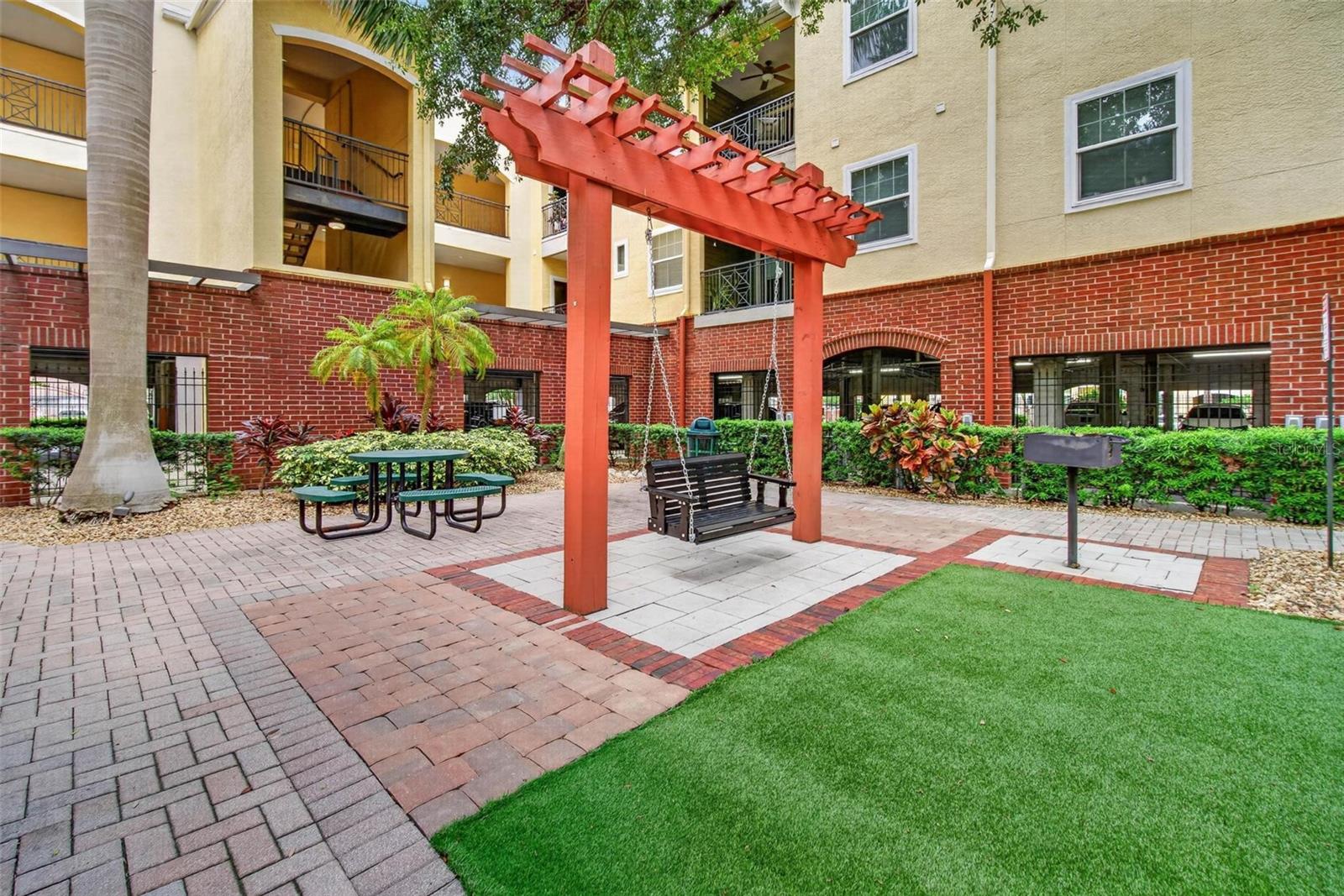 2010 E PALM AVENUE 14318