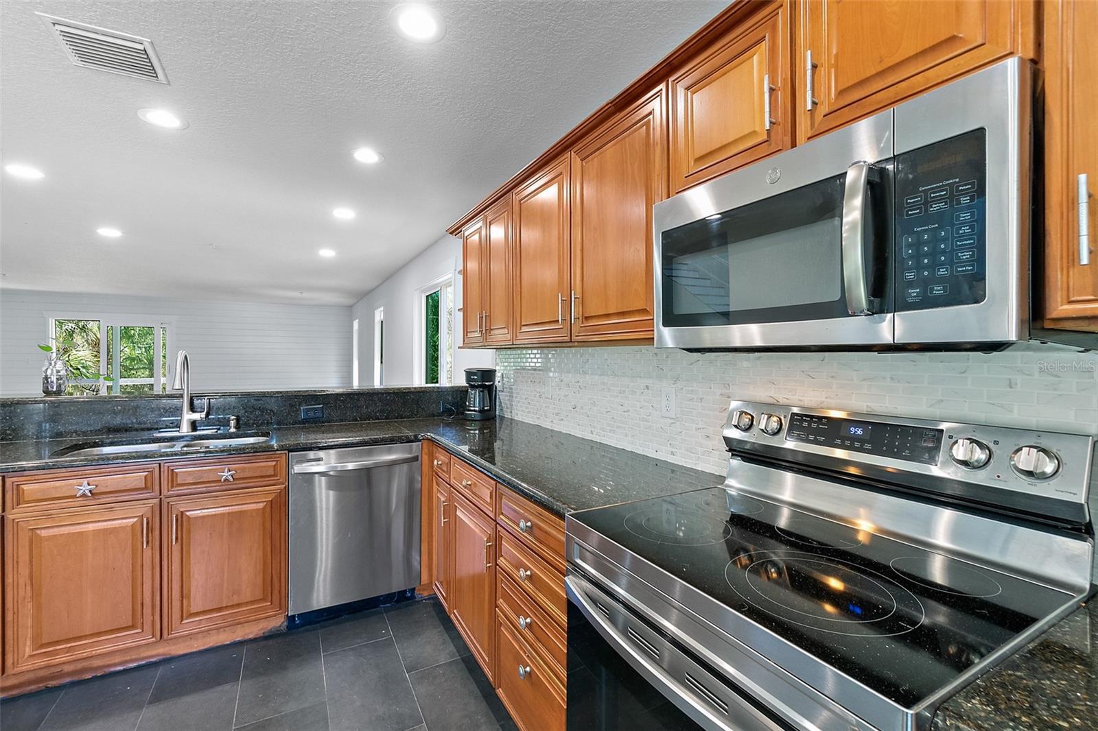 2738 JOHN BULL STREET