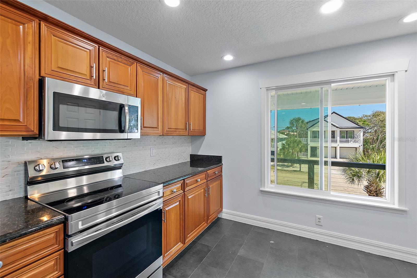 2738 JOHN BULL STREET