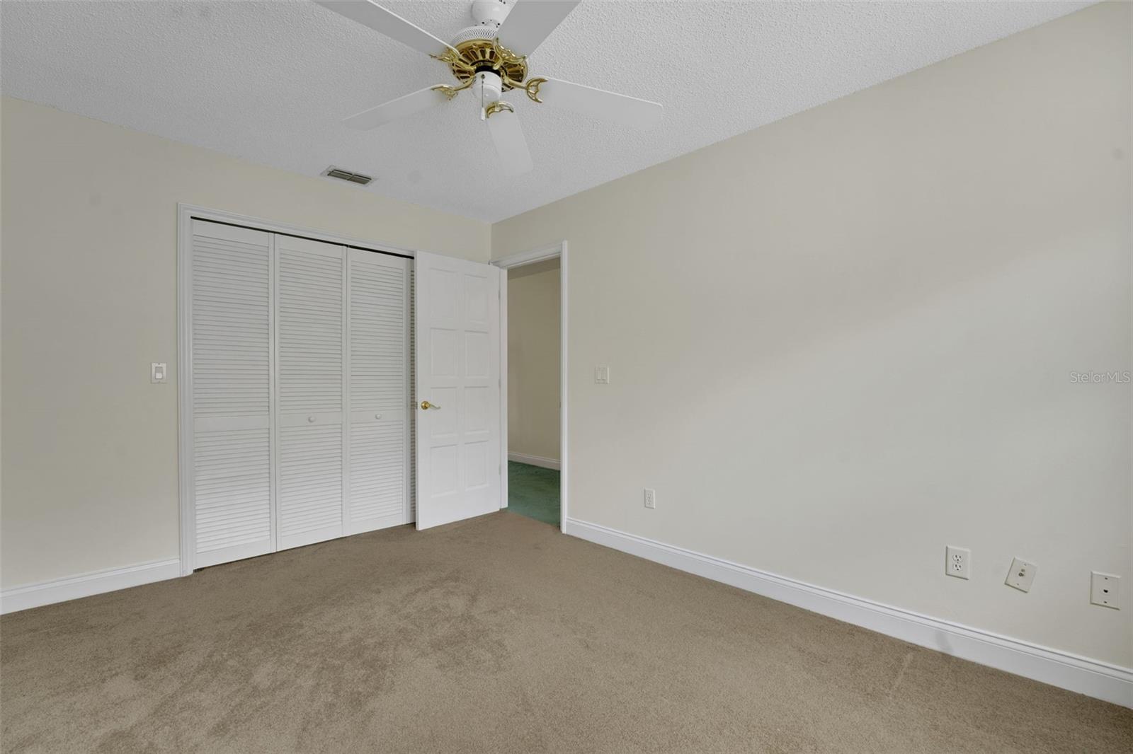 HEATHROW/BRAMPTON COVE - Residential
