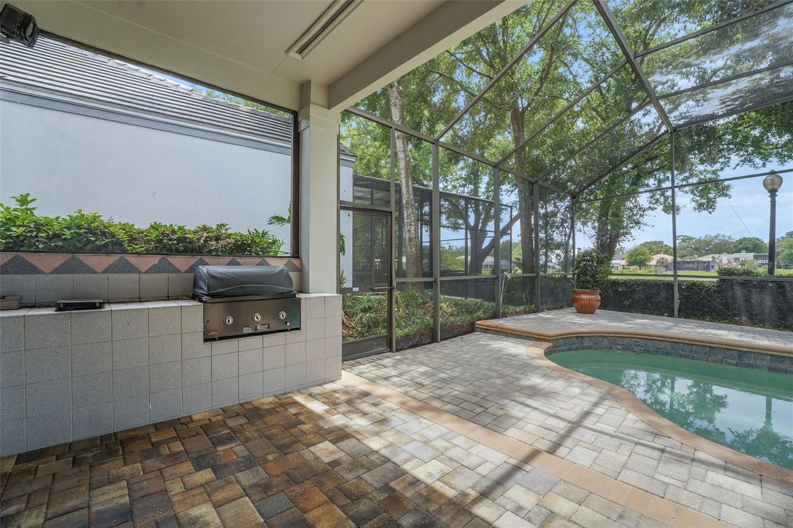 HEATHROW/BRAMPTON COVE - Residential