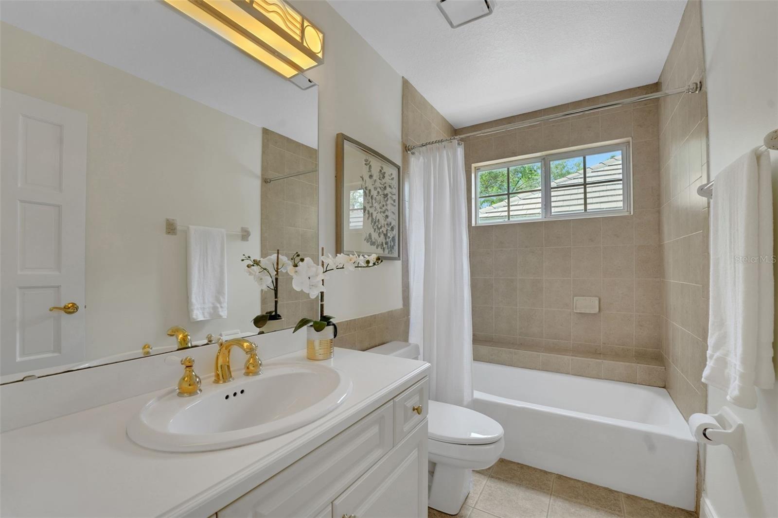 HEATHROW/BRAMPTON COVE - Residential