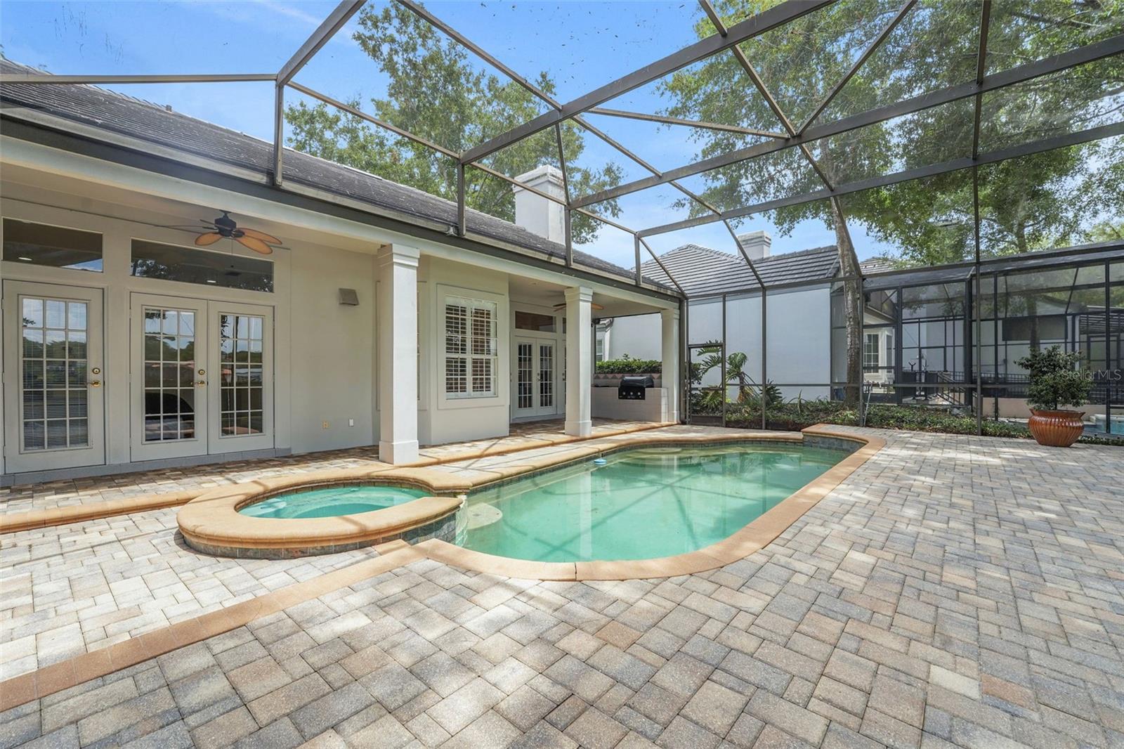 HEATHROW/BRAMPTON COVE - Residential