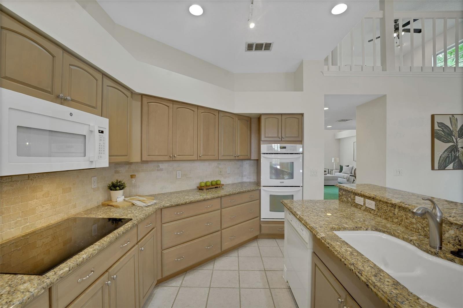 HEATHROW/BRAMPTON COVE - Residential