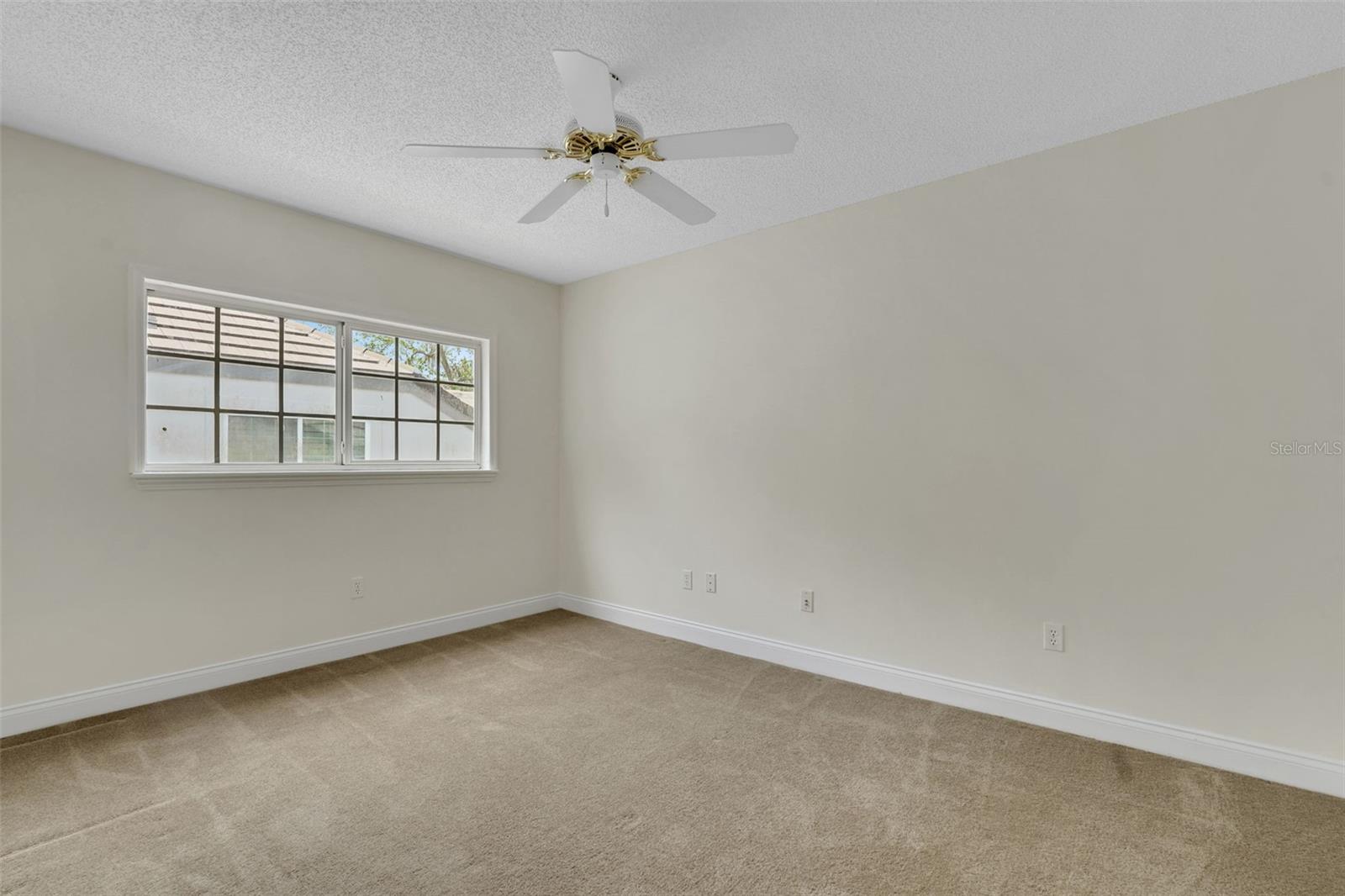 HEATHROW/BRAMPTON COVE - Residential