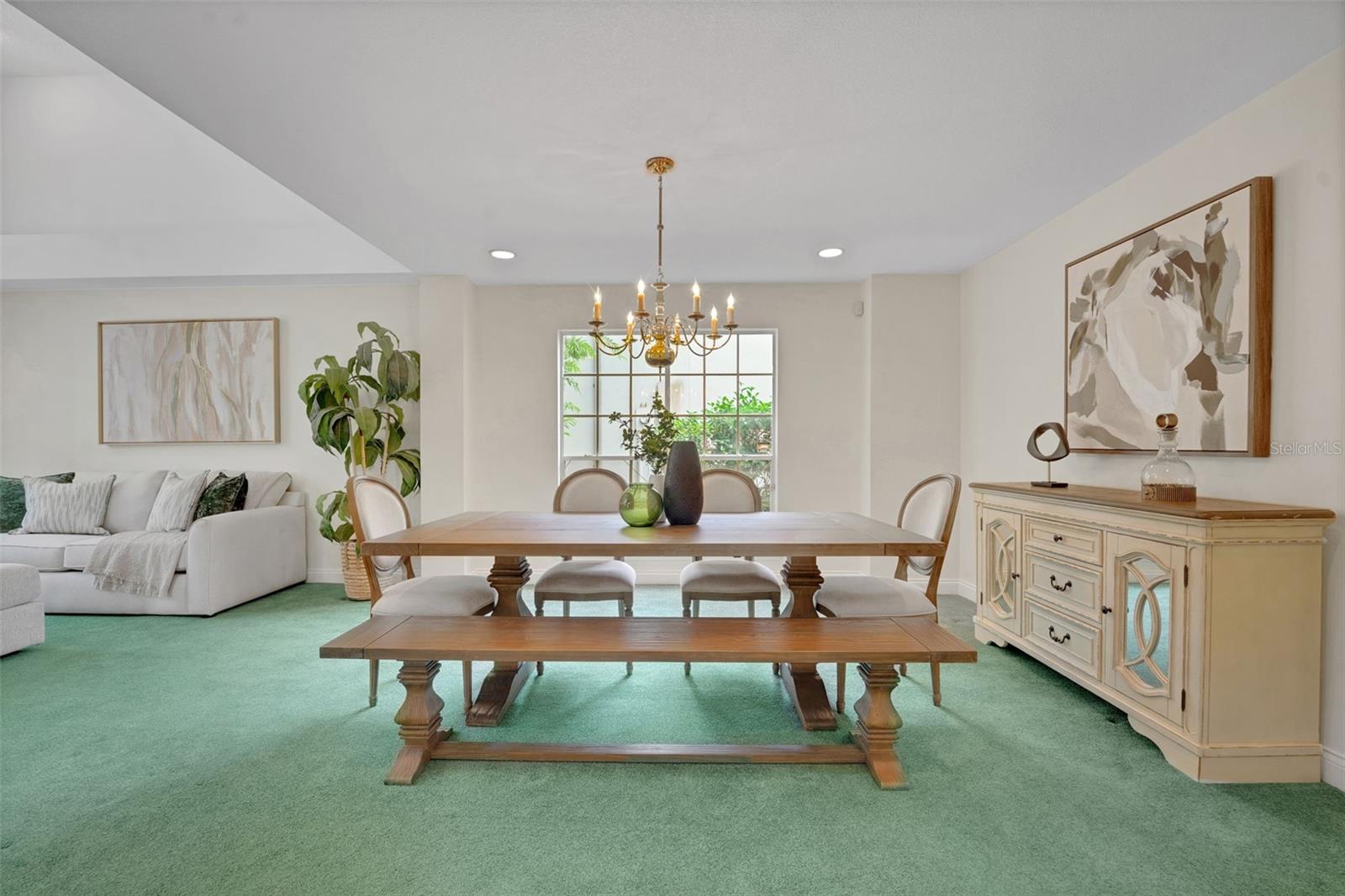 HEATHROW/BRAMPTON COVE - Residential