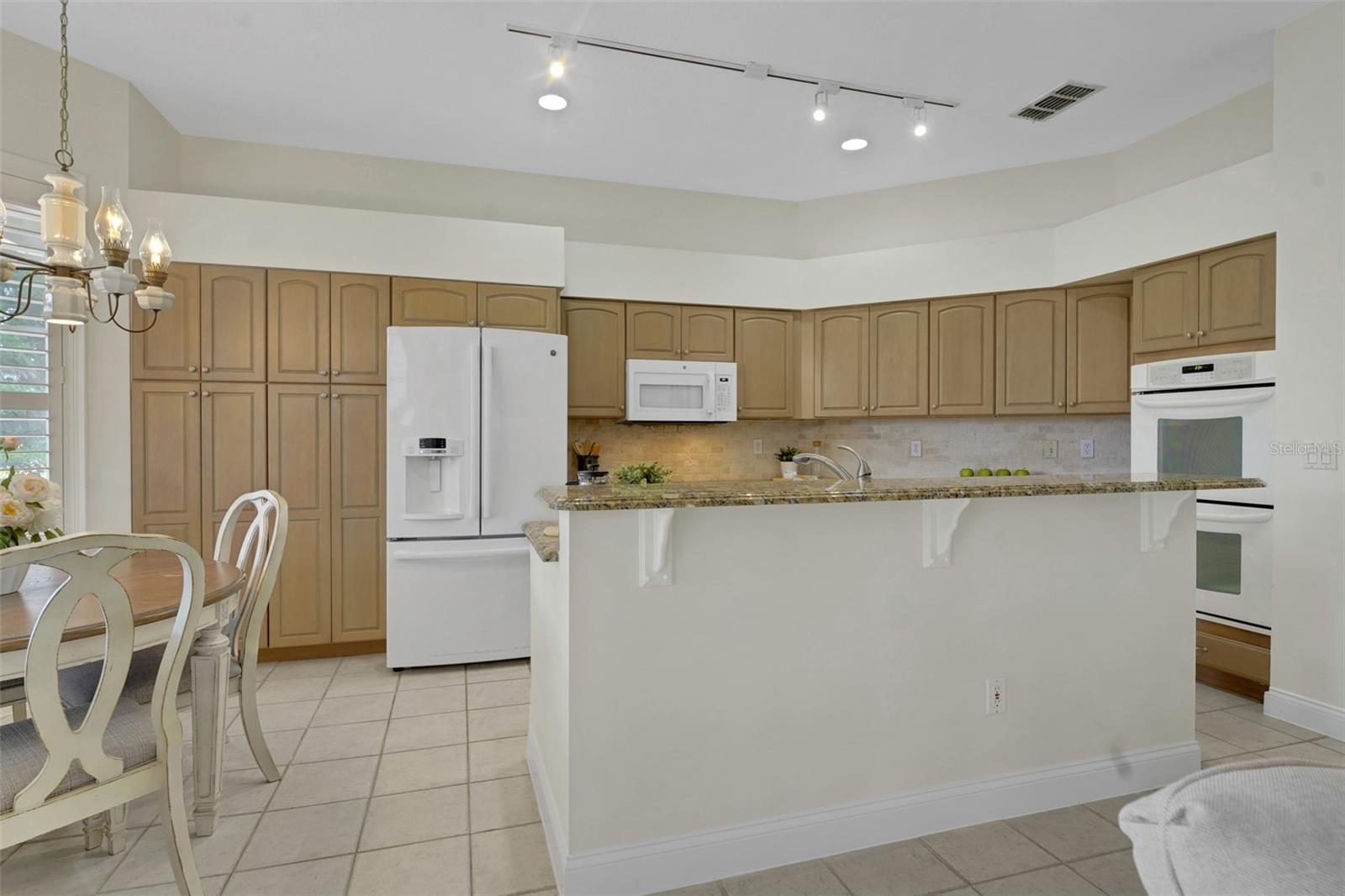 HEATHROW/BRAMPTON COVE - Residential