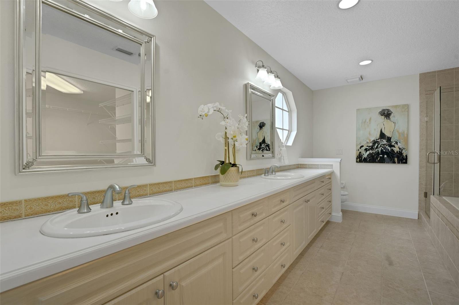 HEATHROW/BRAMPTON COVE - Residential