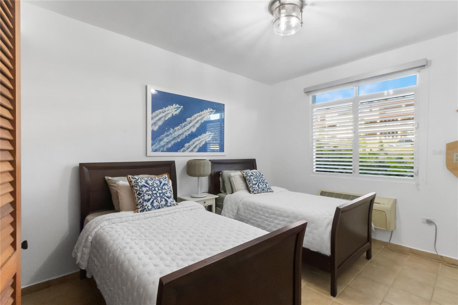 HARBOUR LAKES - Residential