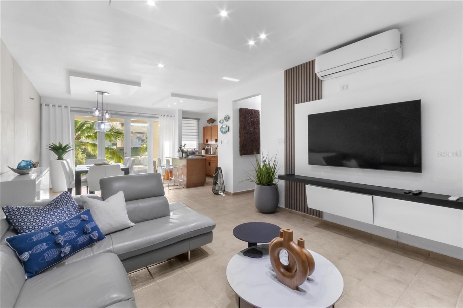 HARBOUR LAKES - Residential