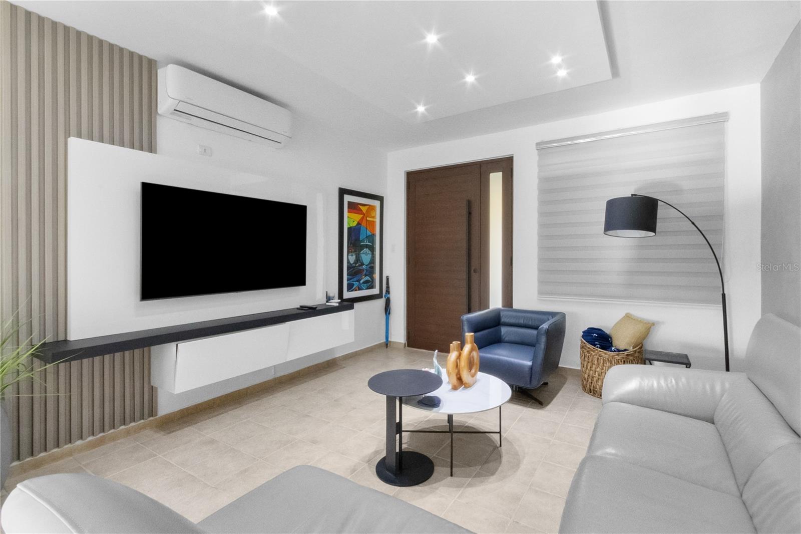 HARBOUR LAKES - Residential