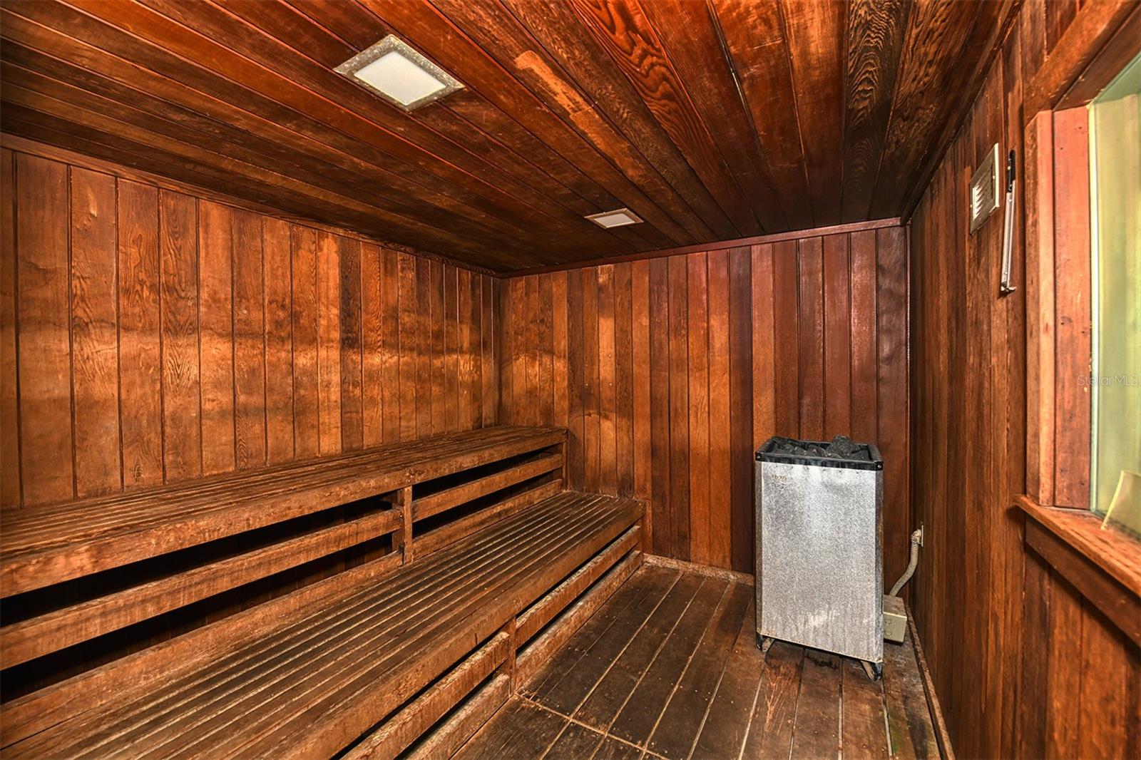 LONGBOAT HARBOUR - Residential