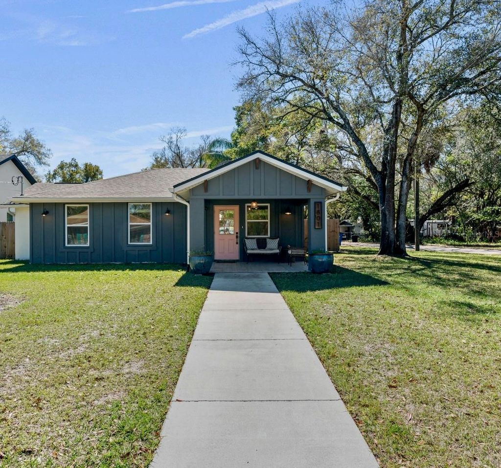 Photo of 1801 E Knollwood Street, Tampa, FL 33610 (MLS # TB8489520)