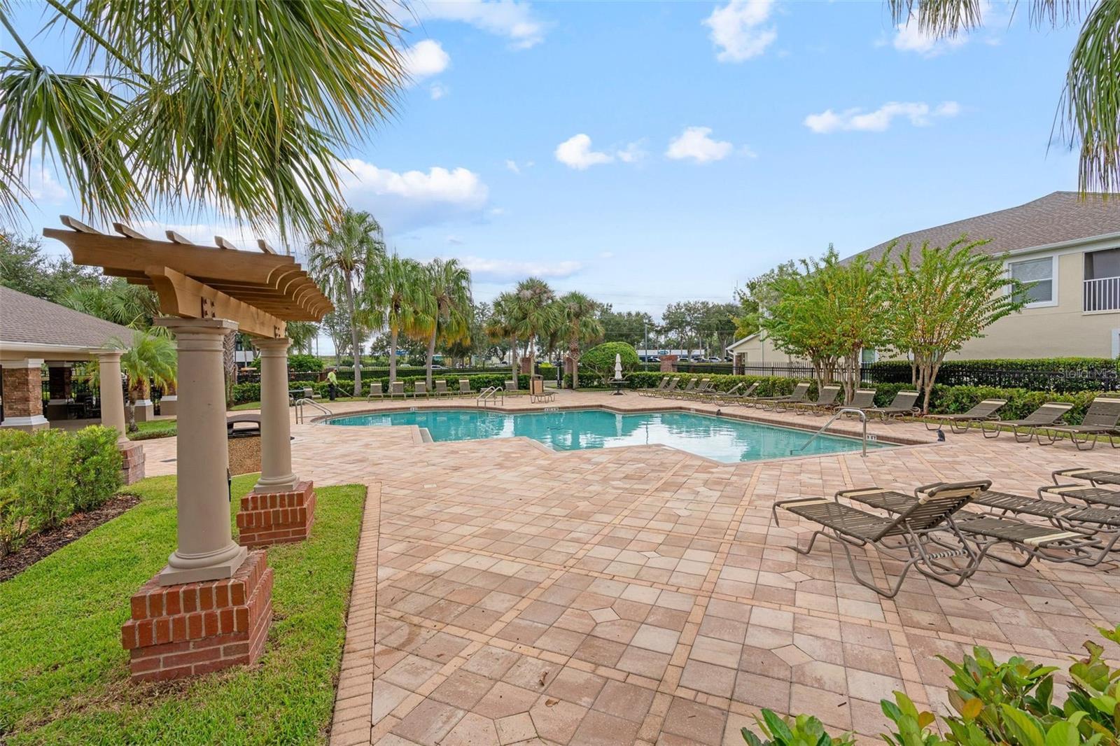 CARRIAGE HOMES AT DUNWOODY COMMONS A CONDO - Residential