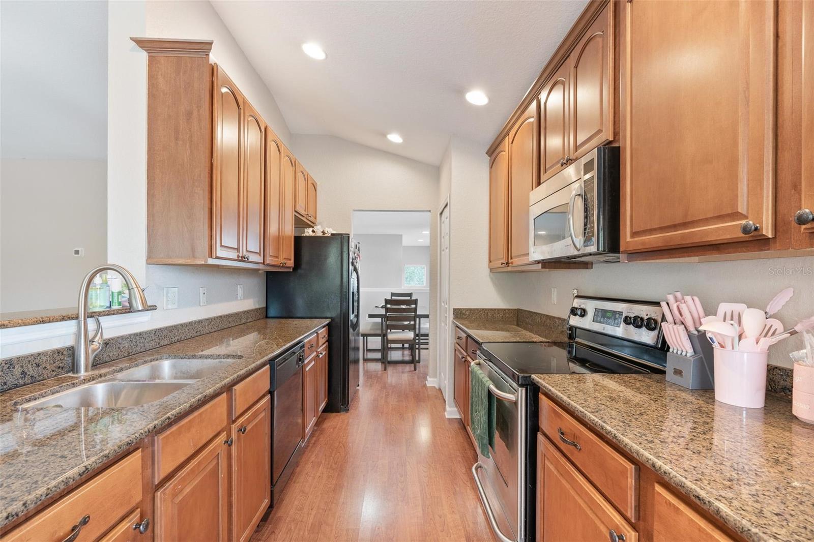 CARRIAGE HOMES AT DUNWOODY COMMONS A CONDO - Residential