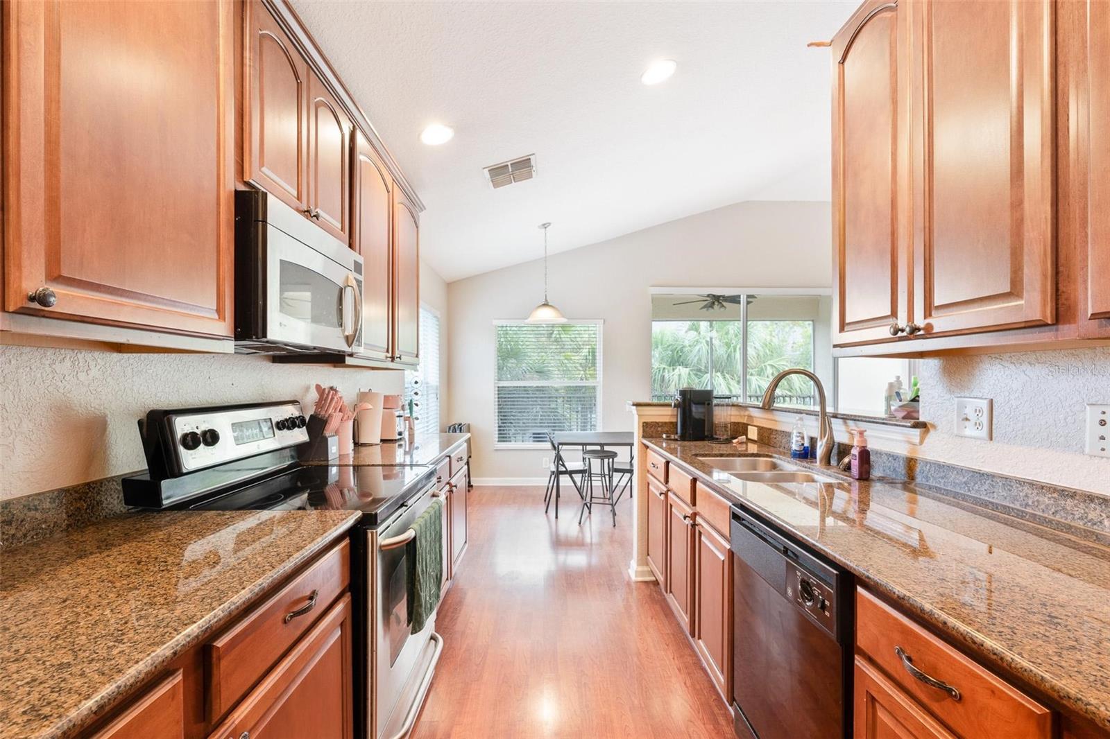 CARRIAGE HOMES AT DUNWOODY COMMONS A CONDO - Residential