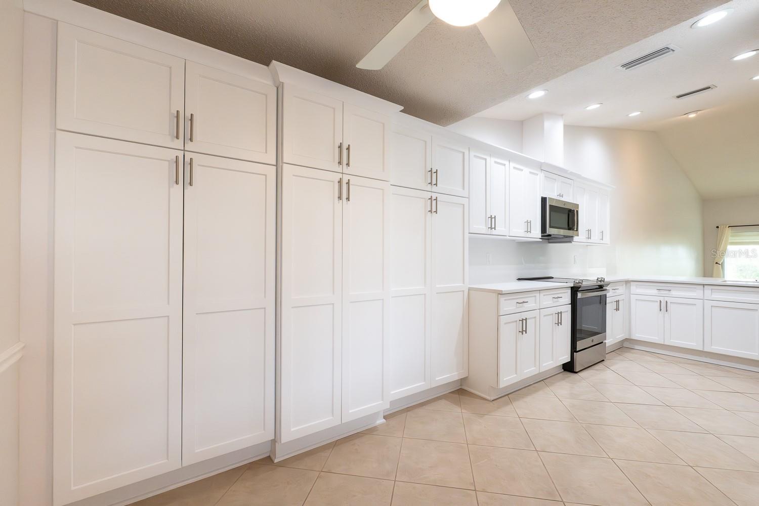 CLUBSIDE VILLAS PH II - Residential