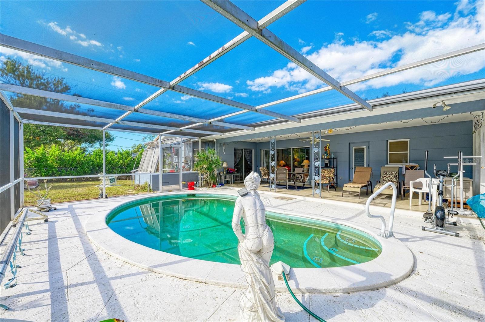 SOUTH GATE - Residential