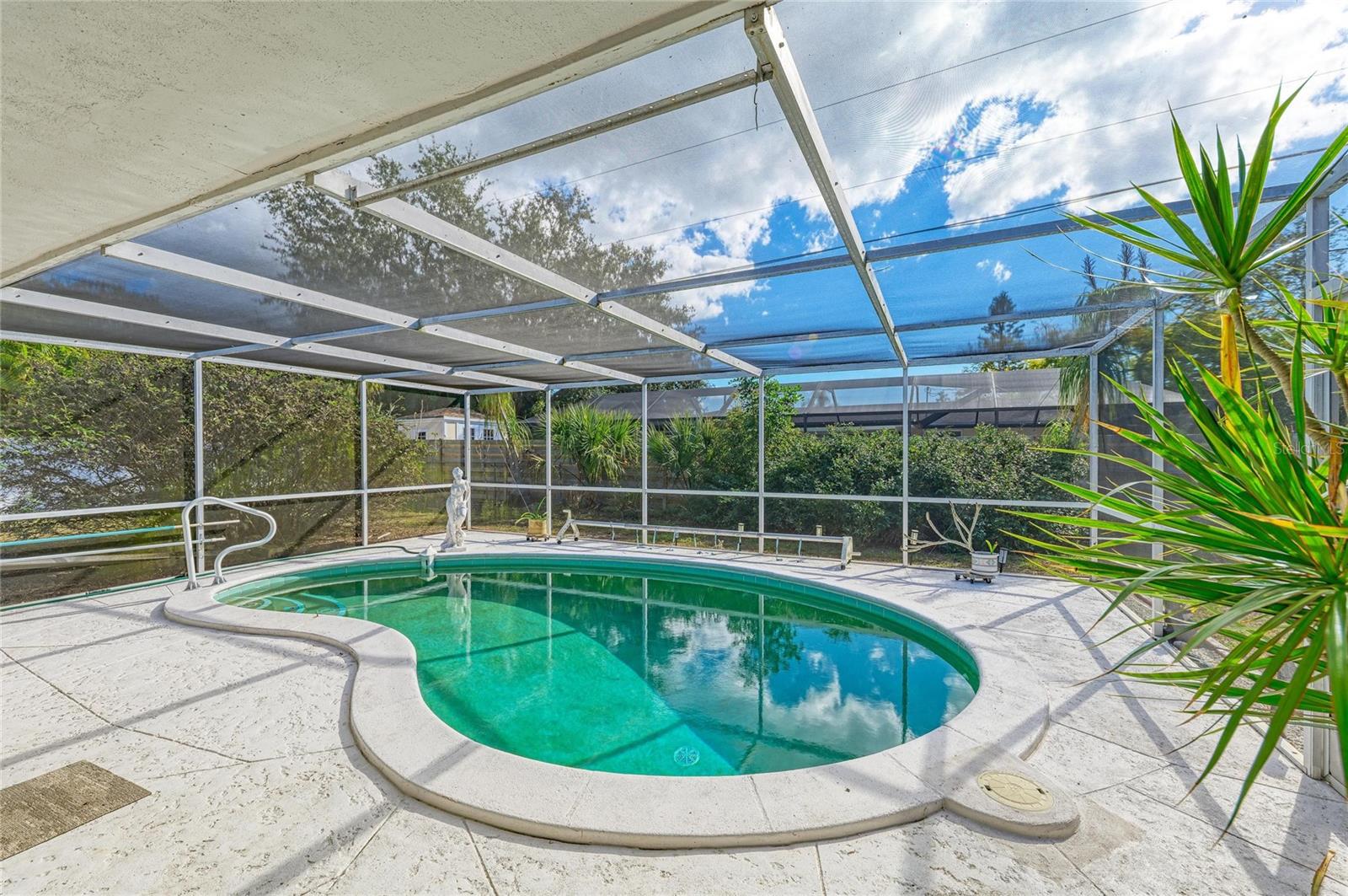 SOUTH GATE - Residential