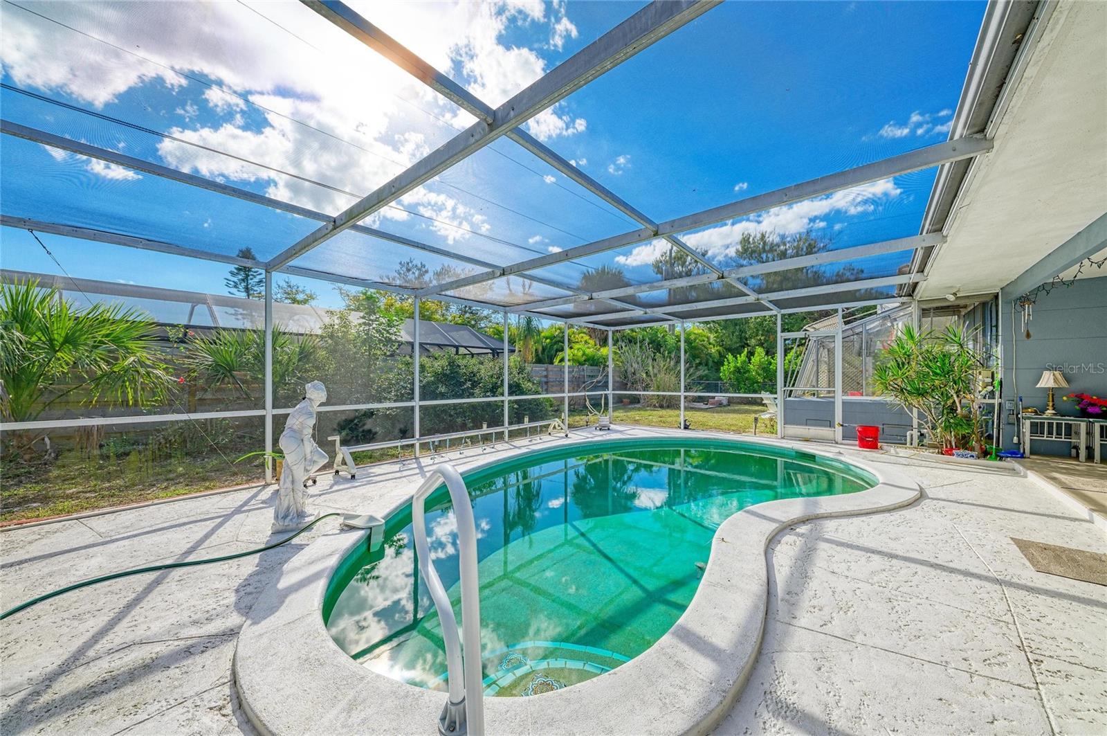 SOUTH GATE - Residential