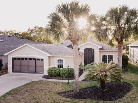 Photo of 20801 Queen Alexandra Drive, Leesburg, FL 34748 (MLS # V4947911)