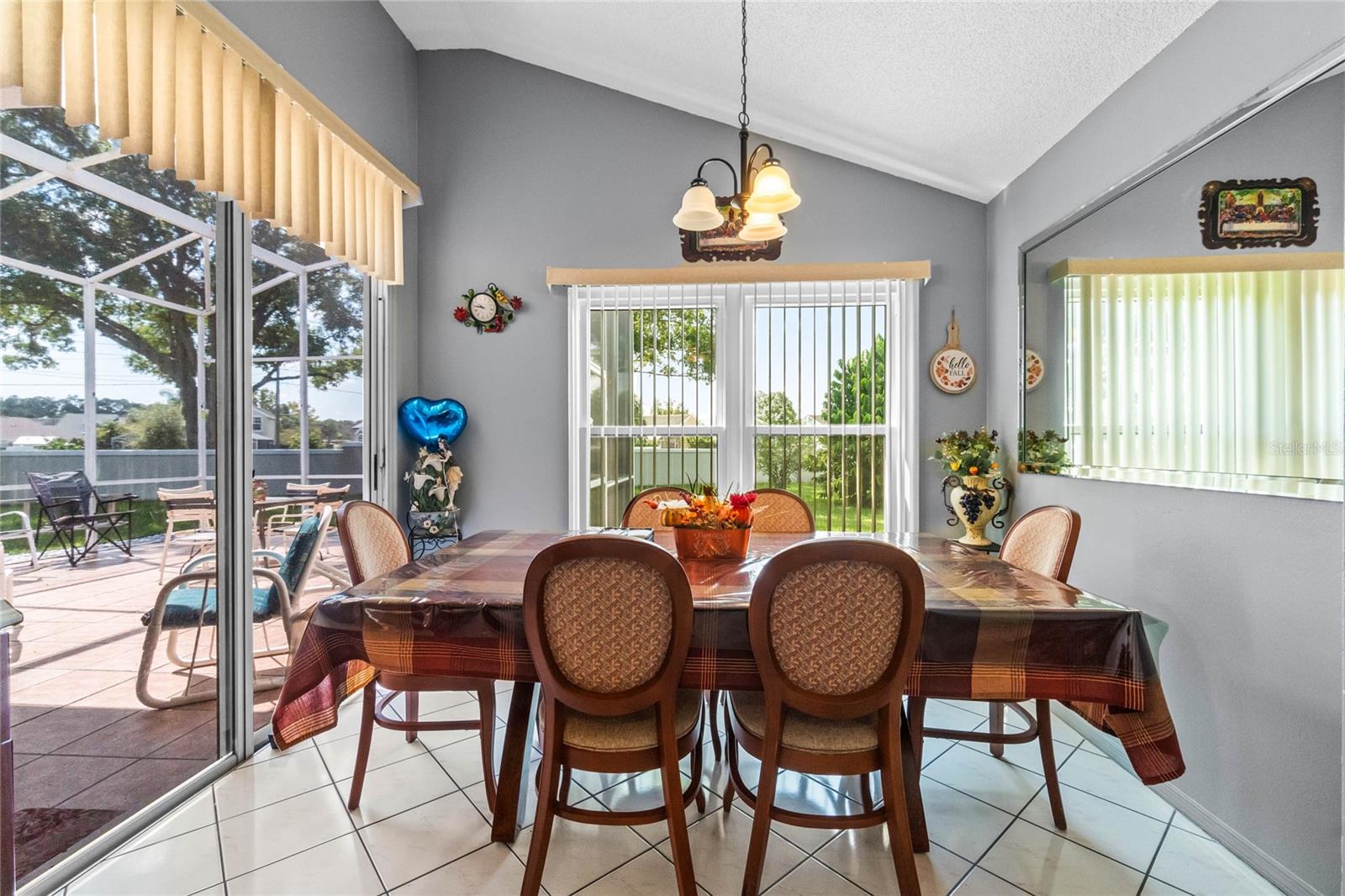 2713 CHATHAM CIRCLE