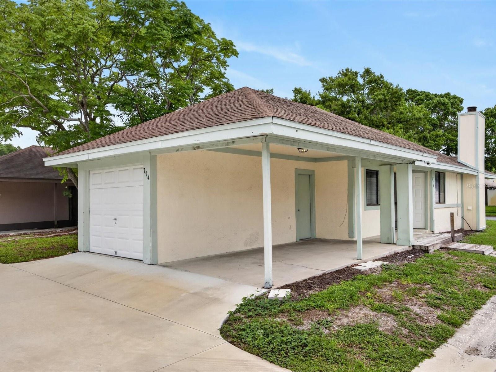 724 LAKESIDE DRIVE