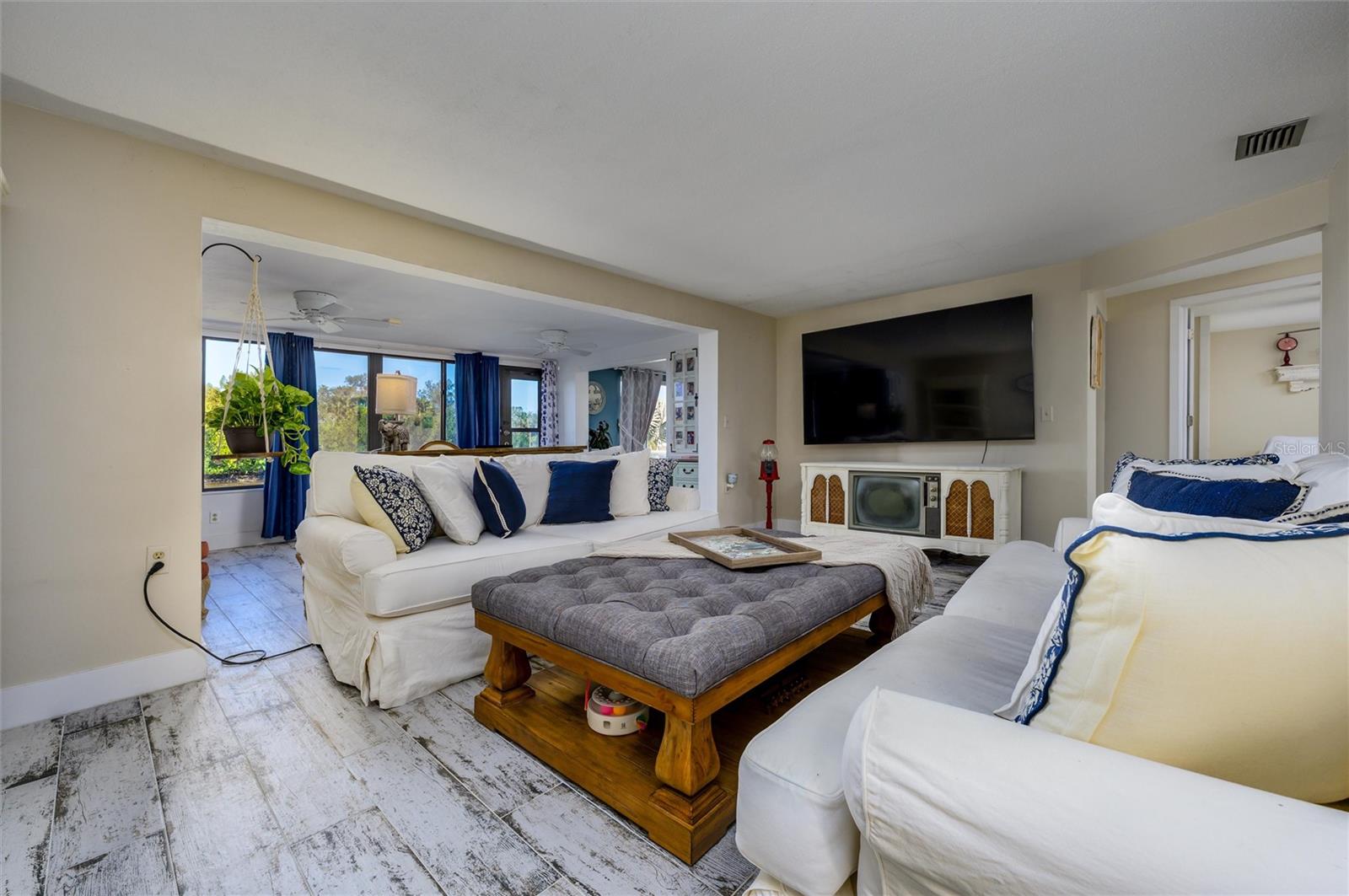 FOREST HILLS - Residential