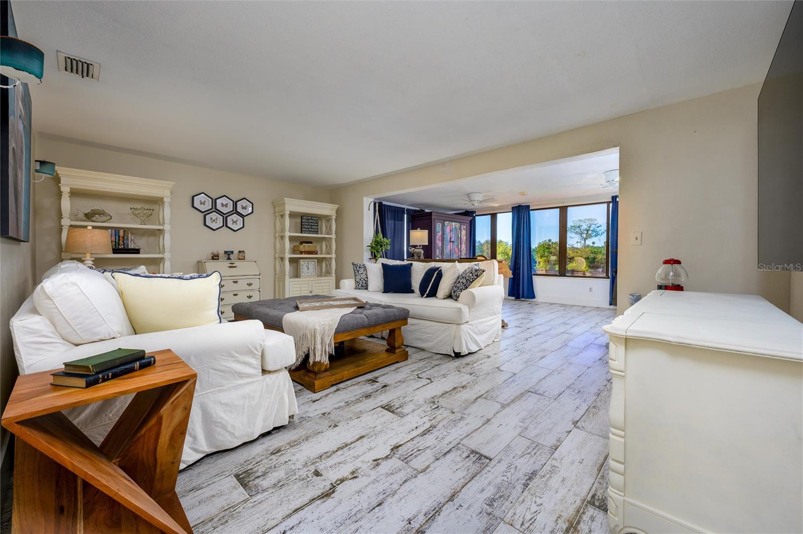 FOREST HILLS - Residential