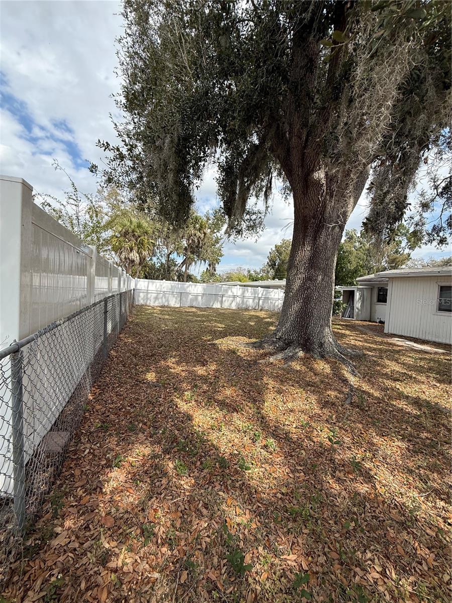 EASTWOOD OAKS - Residential