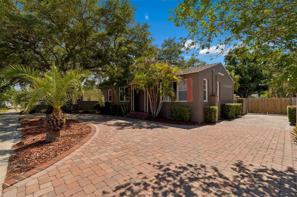 Photo of 2805 S Manhattan Avenue, Tampa, FL 33629 (MLS # TB8509328)