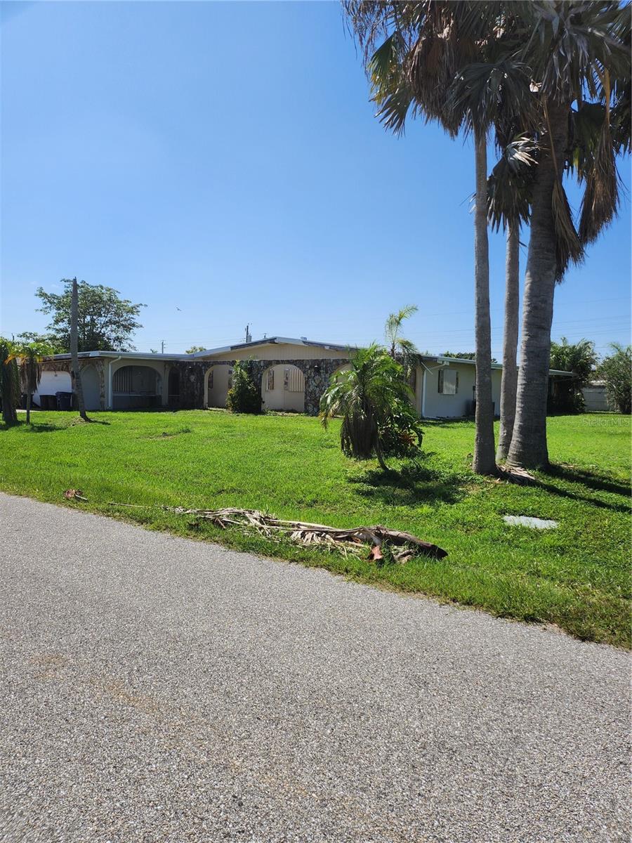 1455 CREST DRIVE