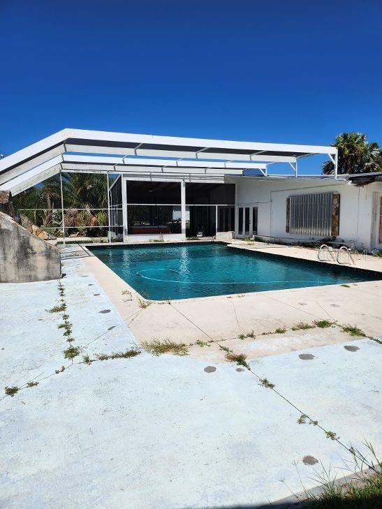 1455 CREST DRIVE