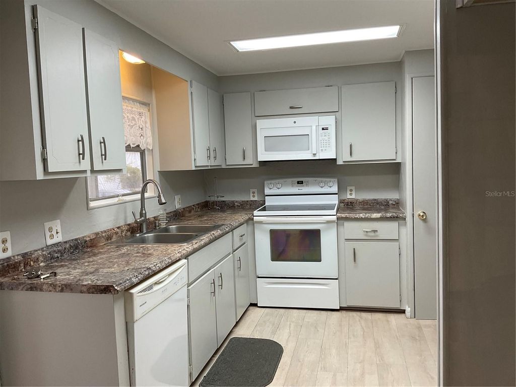 Photo of 518 Via Veneto, Venice, FL 34285 (MLS # N6141773)