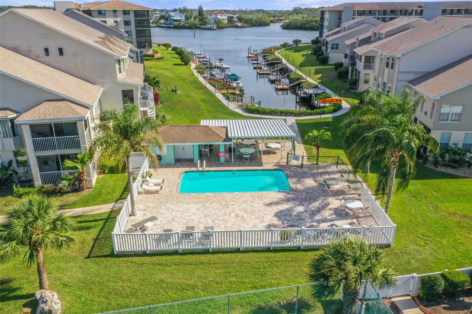 TWNHMS BY GULF SAND PEBBLE PRCL 06 - Residential
