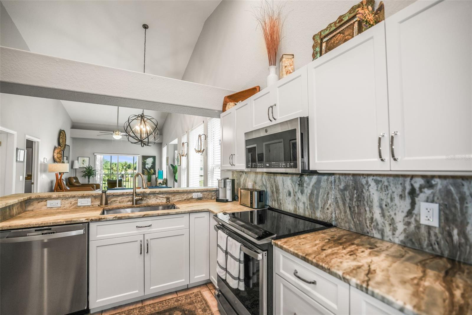 TWNHMS BY GULF SAND PEBBLE PRCL 06 - Residential
