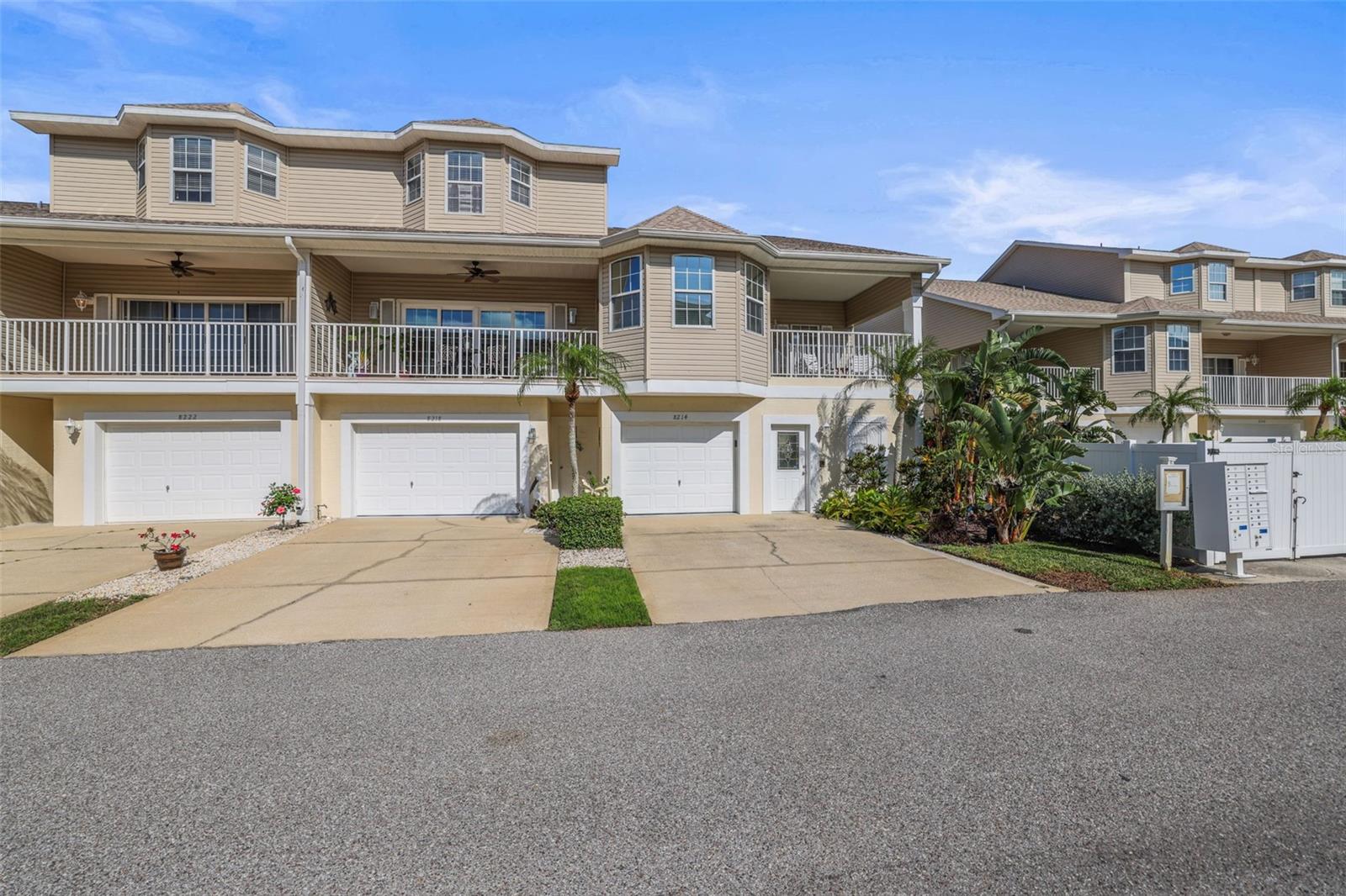 TWNHMS BY GULF SAND PEBBLE PRCL 06 - Residential