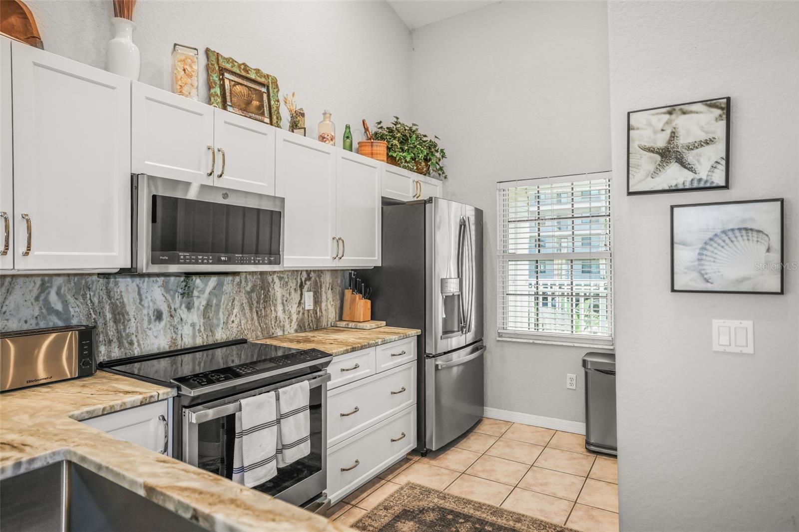 TWNHMS BY GULF SAND PEBBLE PRCL 06 - Residential