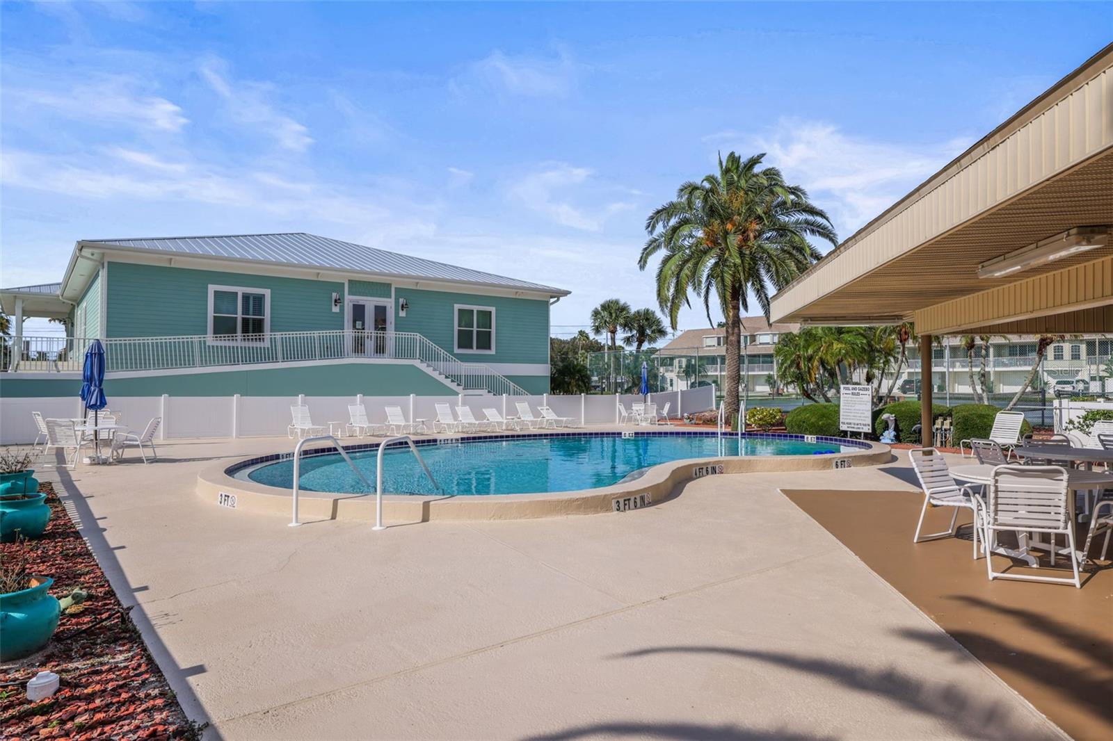 TWNHMS BY GULF SAND PEBBLE PRCL 06 - Residential